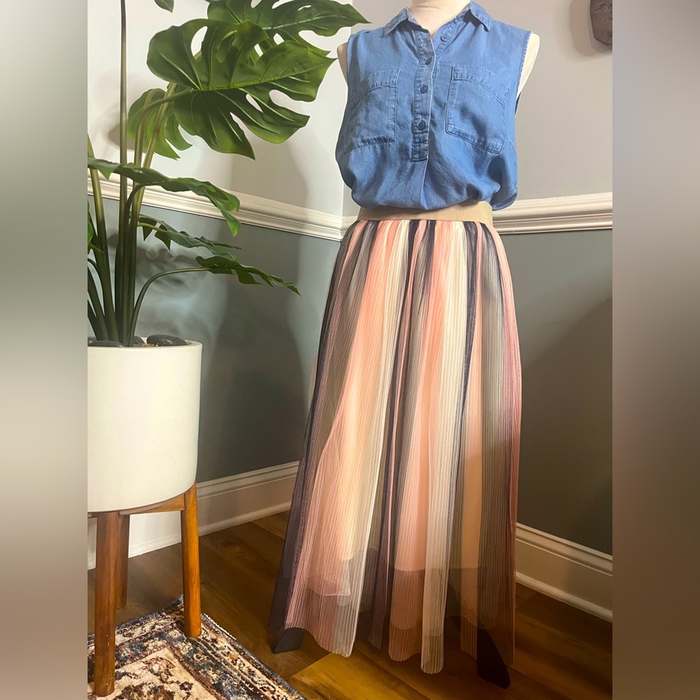 Studio West long tulle skirt. Pink, Navy and cream. Size Small